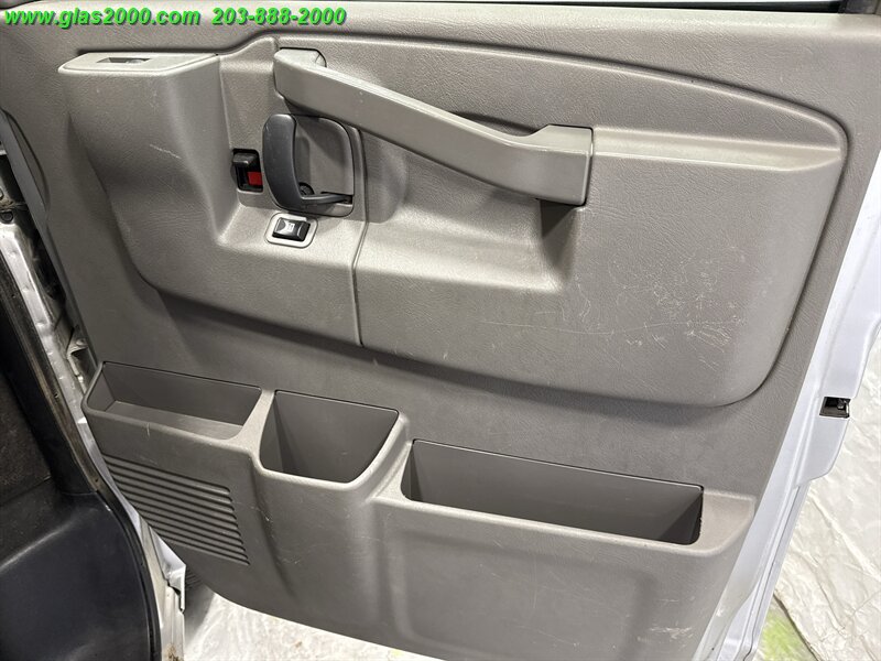 2019 Chevrolet Express LS Passenger   - Photo 30 - Bethany, CT 06524