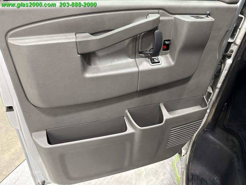 2019 Chevrolet Express LS Passenger   - Photo 29 - Bethany, CT 06524