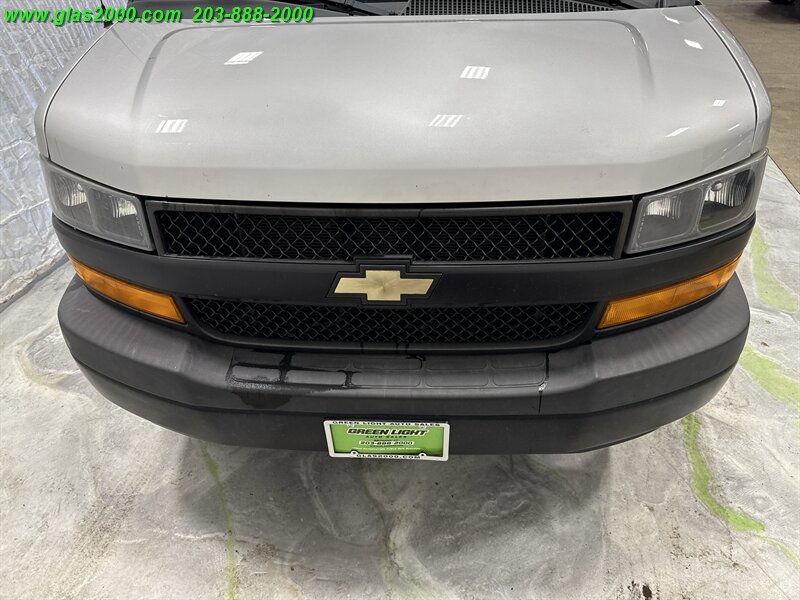 2019 Chevrolet Express LS Passenger   - Photo 18 - Bethany, CT 06524