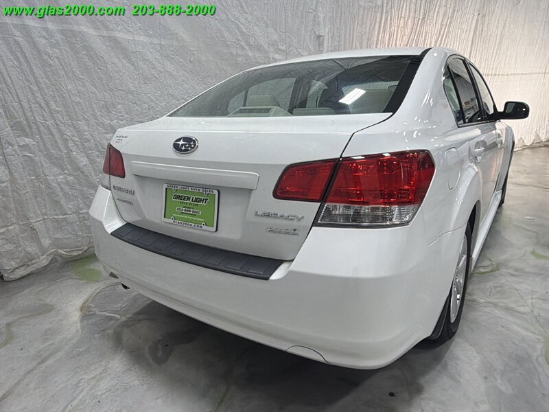 2012 Subaru Legacy 2.5i Premium - Photo 8 - Bethany, CT 06524