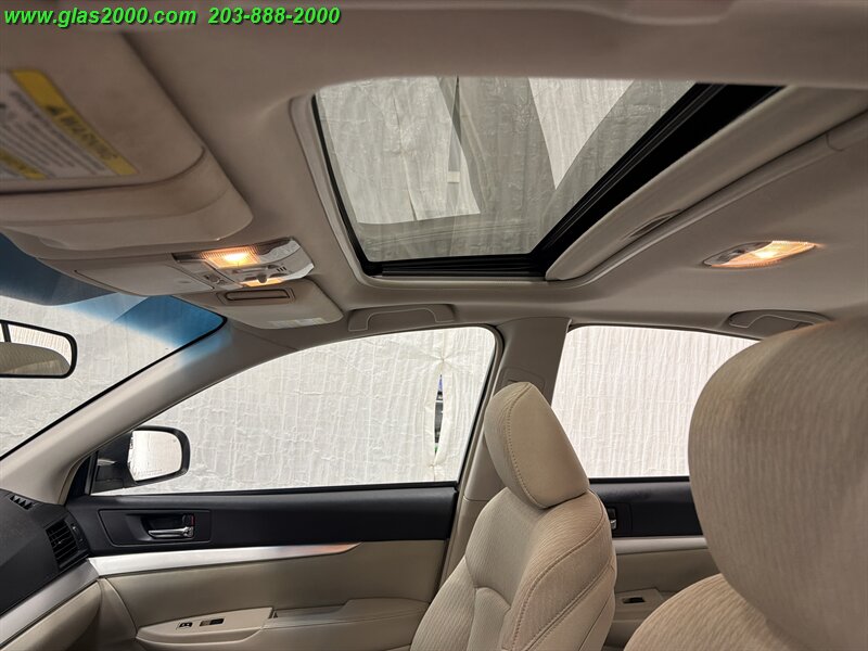 2012 Subaru Legacy 2.5i Premium - Photo 12 - Bethany, CT 06524