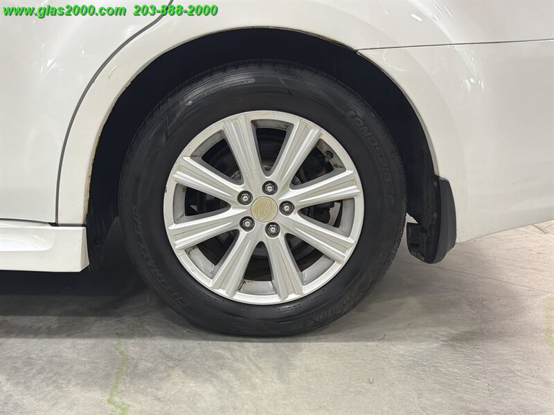 2012 Subaru Legacy 2.5i Premium - Photo 16 - Bethany, CT 06524