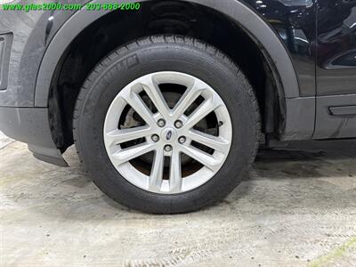2017 Ford Explorer   - Photo 16 - Bethany, CT 06524