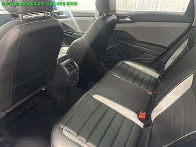 2023 Volkswagen Taos 1.5T SEL   - Photo 9 - Bethany, CT 06524