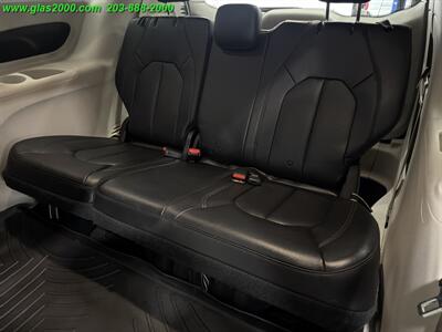 2019 Chrysler Pacifica Touring L - Photo 10 - Bethany, CT 06524