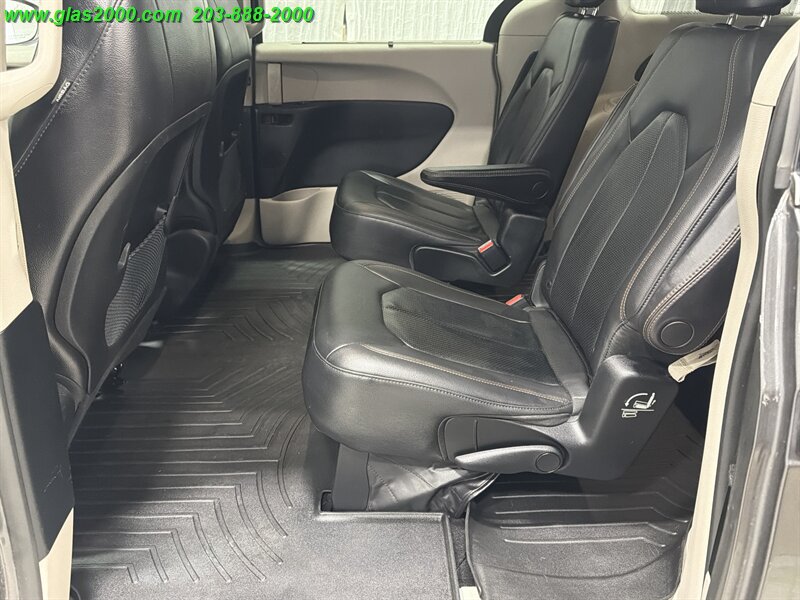 2019 Chrysler Pacifica Touring L - Photo 17 - Bethany, CT 06524