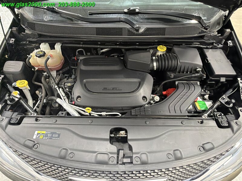 2019 Chrysler Pacifica Touring L - Photo 12 - Bethany, CT 06524