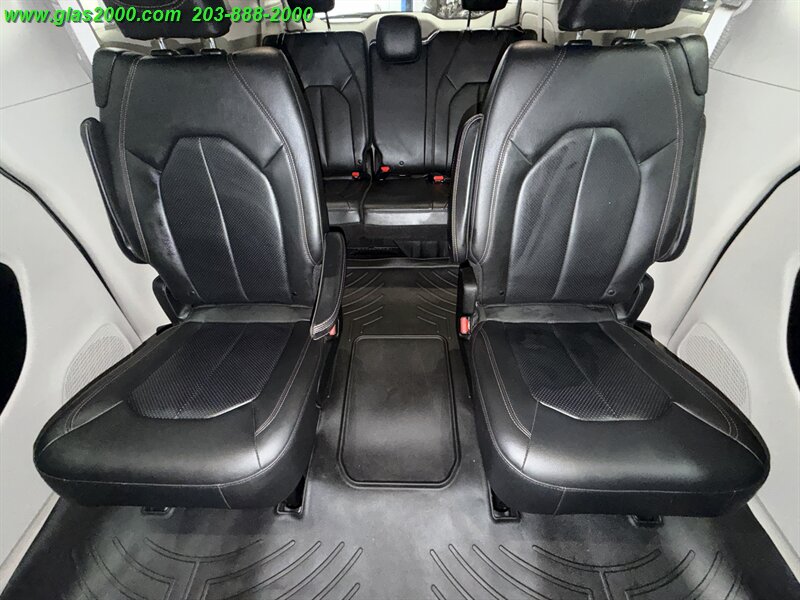 2019 Chrysler Pacifica Touring L - Photo 9 - Bethany, CT 06524