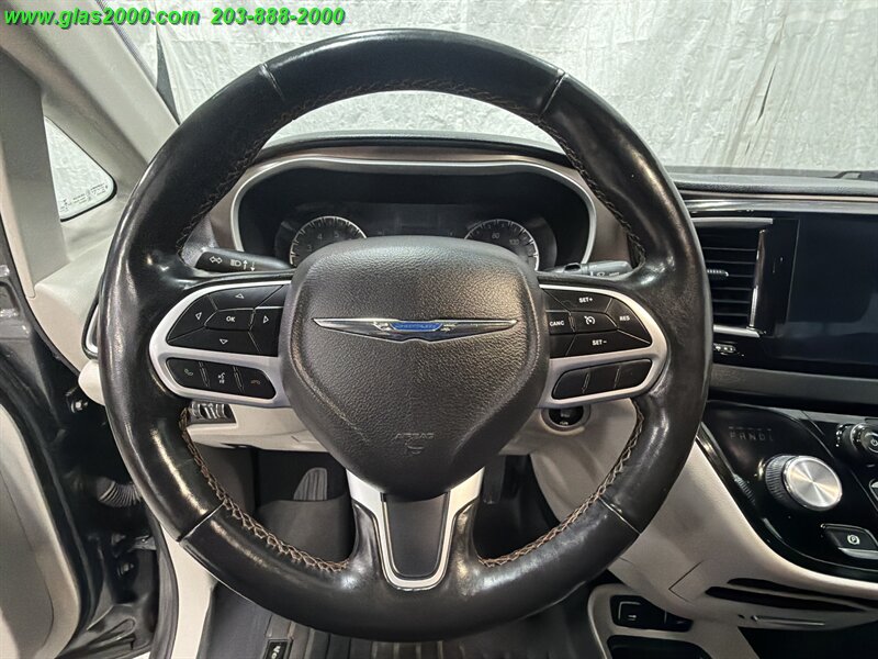 2019 Chrysler Pacifica Touring L - Photo 4 - Bethany, CT 06524