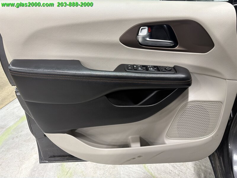 2019 Chrysler Pacifica Touring L - Photo 25 - Bethany, CT 06524