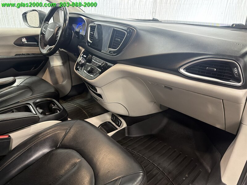 2019 Chrysler Pacifica Touring L - Photo 5 - Bethany, CT 06524