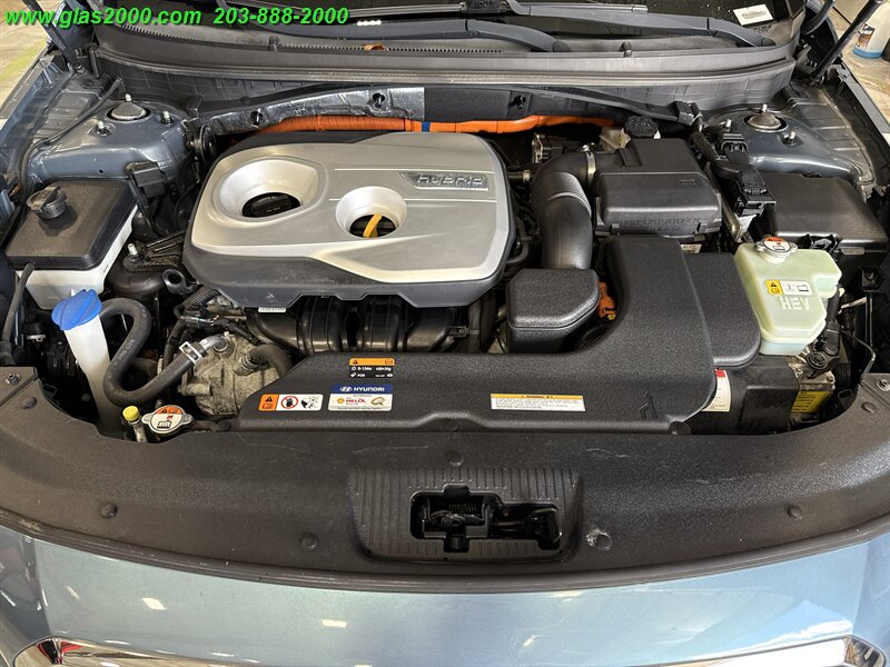 2016 Hyundai SONATA Hybrid SE - Photo 12 - Bethany, CT 06524