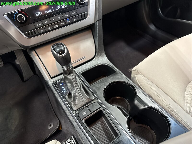 2016 Hyundai SONATA Hybrid SE - Photo 28 - Bethany, CT 06524