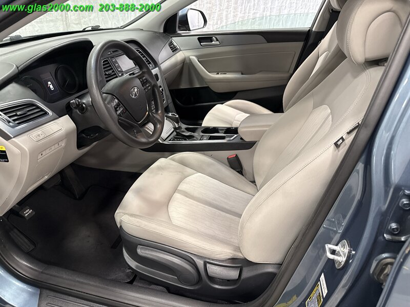 2016 Hyundai SONATA Hybrid SE - Photo 3 - Bethany, CT 06524