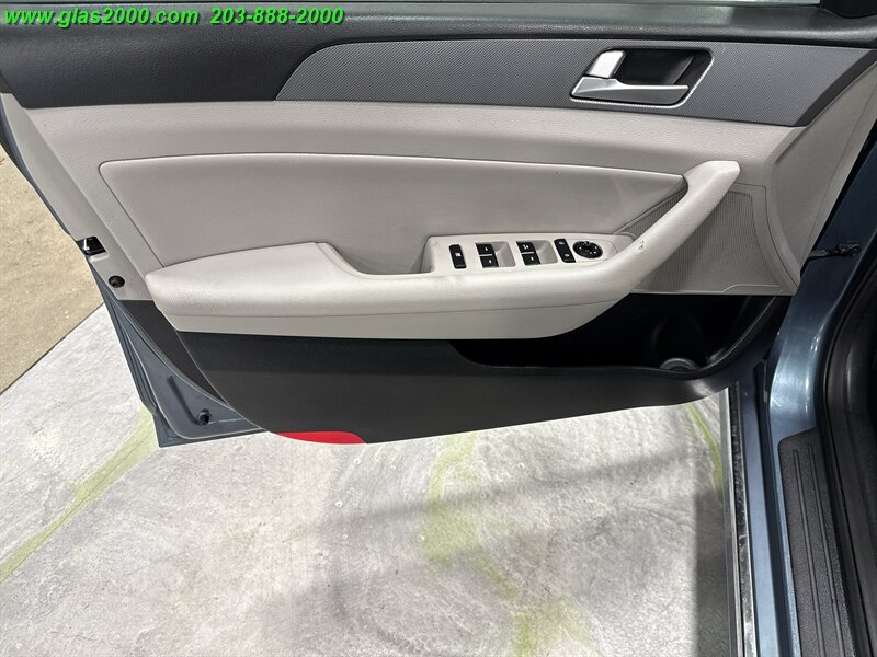 2016 Hyundai SONATA Hybrid SE - Photo 25 - Bethany, CT 06524