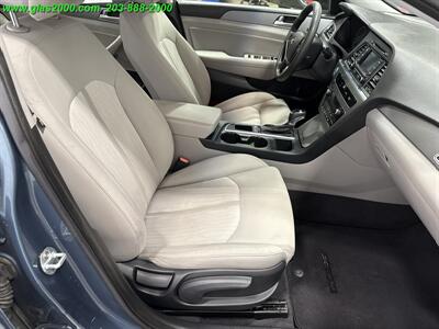 2016 Hyundai SONATA Hybrid SE - Photo 5 - Bethany, CT 06524