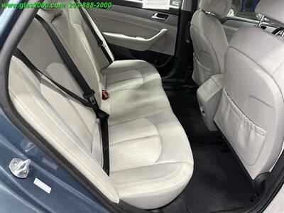 2016 Hyundai SONATA Hybrid SE - Photo 10 - Bethany, CT 06524