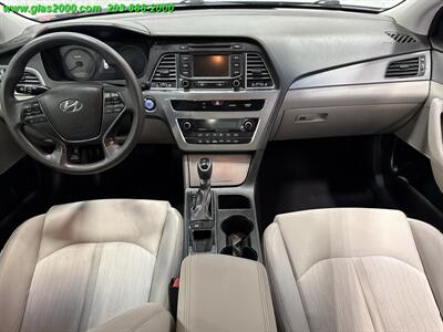 2016 Hyundai SONATA Hybrid SE - Photo 6 - Bethany, CT 06524