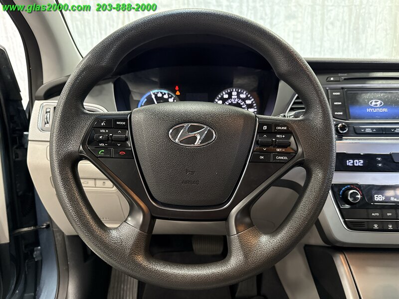 2016 Hyundai SONATA Hybrid SE - Photo 4 - Bethany, CT 06524