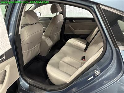 2016 Hyundai SONATA Hybrid SE - Photo 9 - Bethany, CT 06524