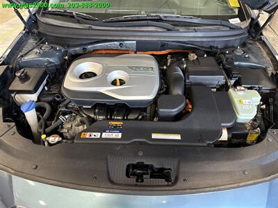 2016 Hyundai SONATA Hybrid SE   - Photo 12 - Bethany, CT 06524