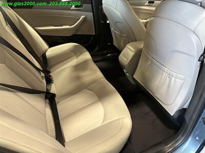 2016 Hyundai SONATA Hybrid SE   - Photo 10 - Bethany, CT 06524
