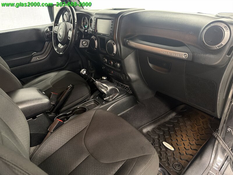 2017 Jeep Wrangler Unlimited Sport - Photo 5 - Bethany, CT 06524