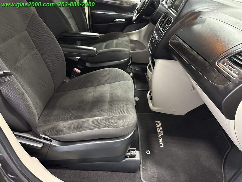 2017 Dodge Grand Caravan SE   - Photo 5 - Bethany, CT 06524