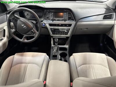 2016 Hyundai SONATA Hybrid SE   - Photo 6 - Bethany, CT 06524