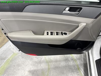 2016 Hyundai SONATA Hybrid SE   - Photo 25 - Bethany, CT 06524