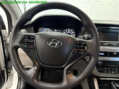 2016 Hyundai SONATA Hybrid SE   - Photo 4 - Bethany, CT 06524