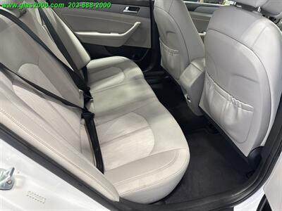 2016 Hyundai SONATA Hybrid SE   - Photo 10 - Bethany, CT 06524