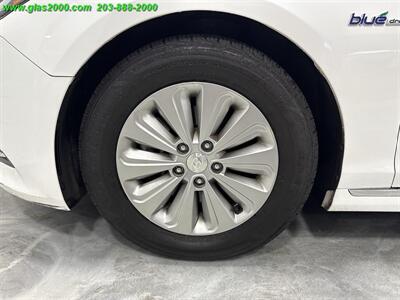 2016 Hyundai SONATA Hybrid SE   - Photo 16 - Bethany, CT 06524