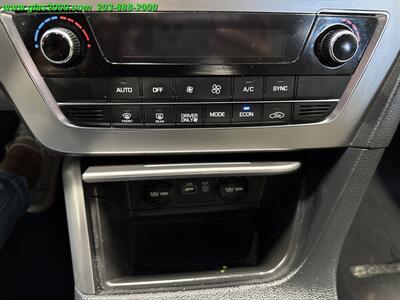 2016 Hyundai SONATA Hybrid SE   - Photo 24 - Bethany, CT 06524