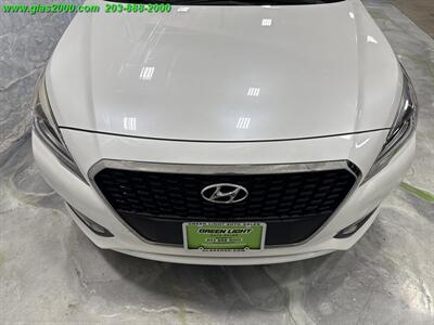 2016 Hyundai SONATA Hybrid SE   - Photo 18 - Bethany, CT 06524