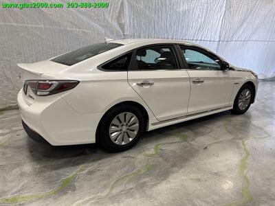 2016 Hyundai SONATA Hybrid SE   - Photo 8 - Bethany, CT 06524