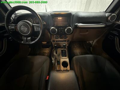 2017 Jeep Wrangler Unlimited Sahara   - Photo 6 - Bethany, CT 06524