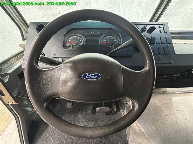 2014 Ford E-Series Van - Photo 4 - Bethany, CT 06524