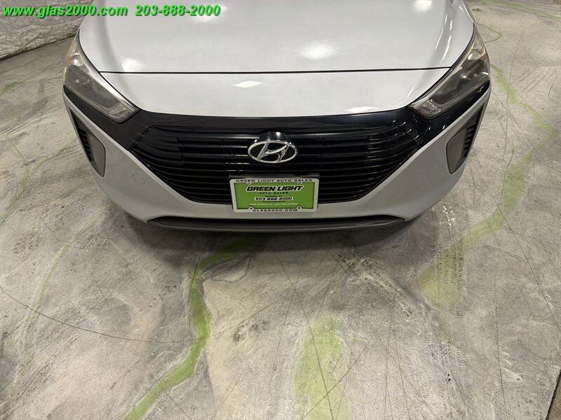 2018 Hyundai IONIQ Hybrid Blue - Photo 18 - Bethany, CT 06524