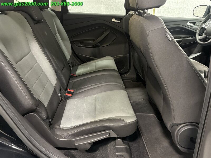 2016 Ford Escape SE - Photo 10 - Bethany, CT 06524