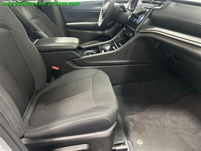 2023 Jeep Grand Cherokee Laredo   - Photo 21 - Bethany, CT 06524