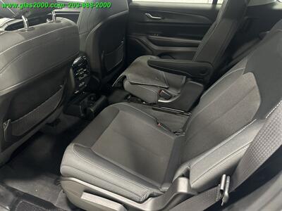 2023 Jeep Grand Cherokee Laredo   - Photo 9 - Bethany, CT 06524