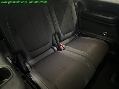 2023 Jeep Grand Cherokee Laredo   - Photo 32 - Bethany, CT 06524