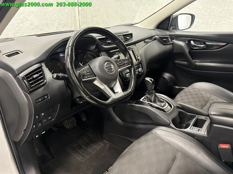 2022 Nissan Rogue SPORT SV - Photo 3 - Bethany, CT 06524