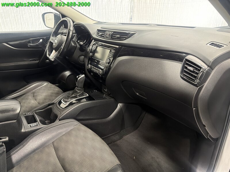 2022 Nissan Rogue SPORT SV - Photo 5 - Bethany, CT 06524