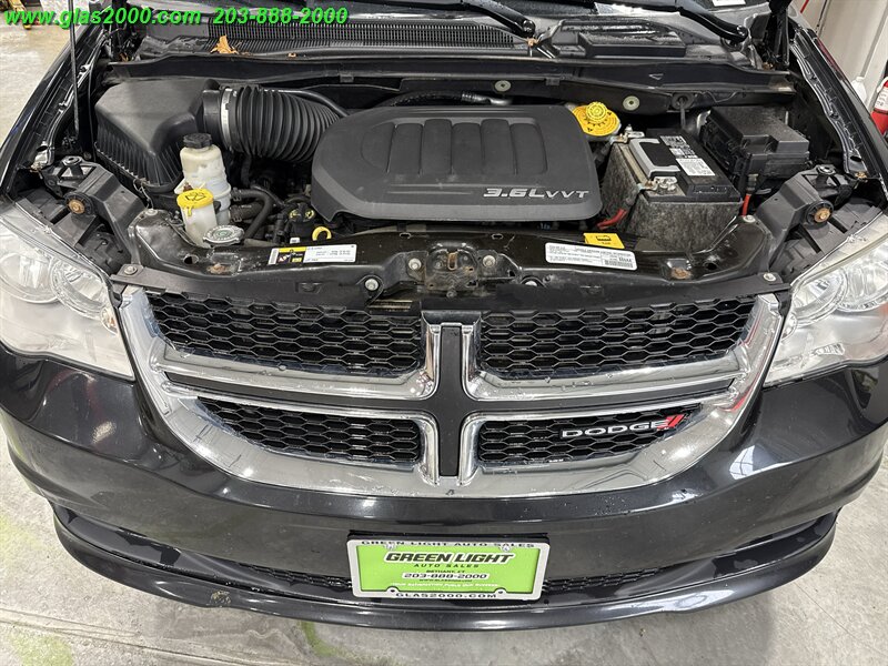 2017 Dodge Grand Caravan SE - Photo 12 - Bethany, CT 06524