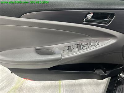 2014 Hyundai SONATA Hybrid   - Photo 21 - Bethany, CT 06524