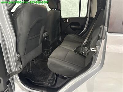 2020 Jeep Gladiator Sport   - Photo 9 - Bethany, CT 06524