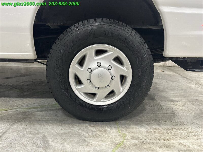 2013 Ford E-Series Van Commercial - Photo 17 - Bethany, CT 06524