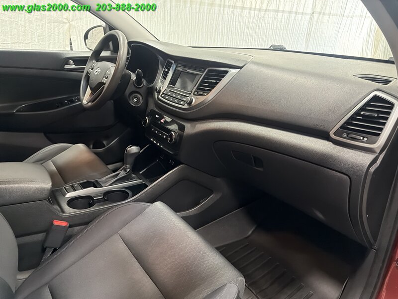 2018 Hyundai Tucson SE - Photo 5 - Bethany, CT 06524